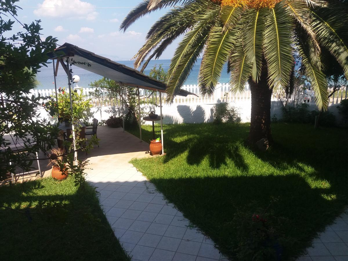 Vila Per Mare Loutra Oraias Elenis Exteriér fotografie